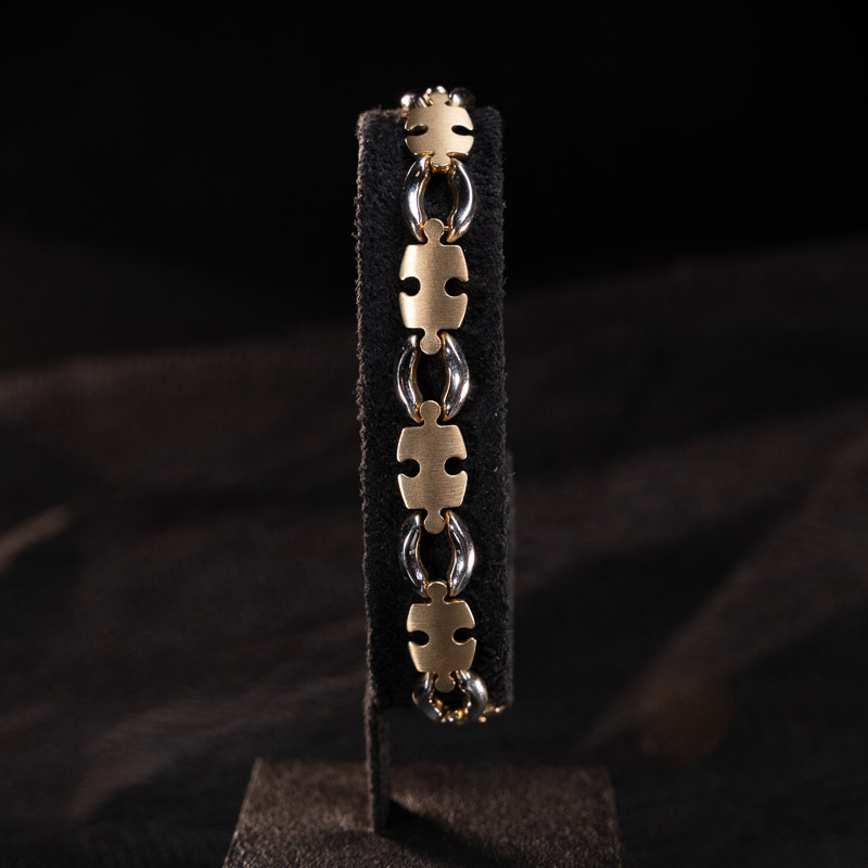 153981PU00002